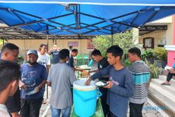 Sajikan Nasi Padang Gratis, Jumat Berkah Perdana di Klaten Tengah Diserbu Warga