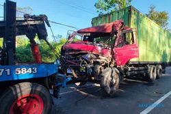 Truk Sundul Truk di Jalan Solo-Semarang Ampel Boyolali, Pecahan Kaca Berserakan