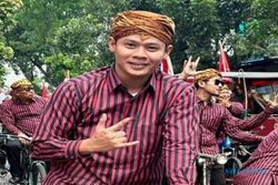 Anggota Senkom Mitra Polri Solo Diterjunkan Bersihkan Puing Sisa Kebakaran