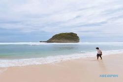 Menikmati Keindahan Pantai Ngudel di Malang: Tiket Masuk, Rute, & Fasilitas