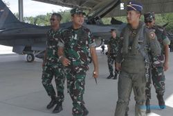 3 Pesawat Tempur F16 Stand By di Bandara Kupang Amankan KTT ASEAN