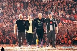 Sebelum Nonton, Simak Nih Lagu Coldplay yang Sering Dipakai saat Konser