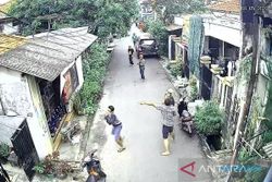 Gerebek Pengedar Narkoba, Viral Warga Kampung Bahari Priok Malah Serang Polisi
