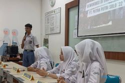 Be A Great Public Speaker with SMA Batik 1 Surakarta