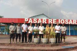 Laras Asri Resort & Spa Beri Bantuan Tanaman dan Pot untuk Pasar Sapi Salatiga