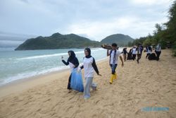Pelindo Ajak Warga Bersih-Bersih Pantai Lampuuk Aceh, 331 Kg Sampah Terkumpul