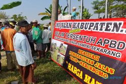 Petani Aksi Ngrampal Tuntut Perbaikan Jalan Rusak, Begini Respons DPU Sragen