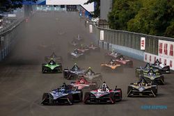 Momen Pascal Wehrlein Jadi yang Tercepat di Race Pertama Formula E Jakarta