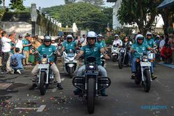Ridwan Kamil Konvoi Bareng Ratusan Warga Kampanyekan Motor Listrik di Bandung