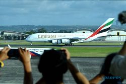 Pesawat Super Jumbo Emirates A380 Mendarat di Bali, Ini Pesan Gubernur