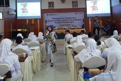 Balai Bahasa Jateng Gelar Kamus Masuk Sekolah di SMAN 1 Karanganyar