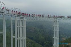 Hore... Jembatan Kaca Kemuning Sky Hills Terpanjang di Jawa Tengah Dibuka Juli