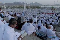 Hari Ini Jemaah Haji Berwukuf di Arafah