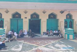 PPDB SMA/SMK Negeri di Solo, Wali Murid Rela Mengantre hingga Satu Hari Kerja