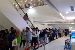 Ada 500 Lowongan, Antrean Pencari Kerja Mengular di Job Fair di Solo Grand Mall
