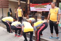 Dipimpin Kapolres, Puluhan Polisi Jepara Bersih-Bersih Museum RA Kartini
