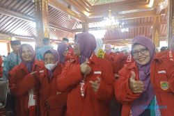 919 Calon Haji Sukoharjo Berpamitan, Bupati Beri Jaket Merah dan Lauk Instan