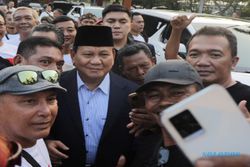 Prabowo Tiba di Solo Disambut Para Relawan Jokowi & Gibran