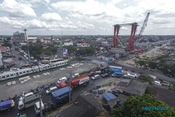 Proyek Rekonstruksi Rangka Jembatan Rel Layang Joglo Capai 76 Persen