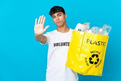 Ikhtiar Kurangi Sampah Plastik Mulai dari Diri Sendiri