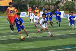 BRI Serahkan Bantuan Pendidikan Bagi 50 Talenta Sepak Bola Berbakat