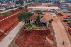 Sempat Viral, Rumah di Tengah Proyek Tol Cijago Dibongkar: Ganti Rugi Rp1,33 M