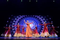 Tur di 9 Kota, Pentas Seni Muslim Xinjiang Semarakkan Festival Hijriah