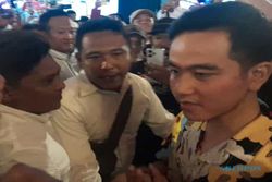 Gibran Hadiri Temu Relawan Jokowi & Gibran, Massa Nyanyikan Gibran Wapres 2024