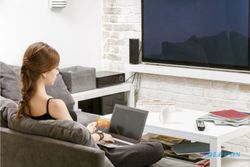 Cara Menyambungkan Laptop ke TV, Bisa Tanpa Kabel