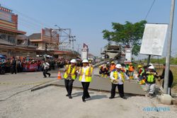 Jokowi Cek Konstruksi Beton Termahal di Indonesia di Jl. Solo-Purwodadi Sragen