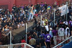 Kericuhan Suporter Warnai Laga Persik Kediri Vs Arema FC, 25 Orang Diamankan