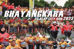 Peringati HUT ke-77 Bhayangkara, Ribuan Warga Cilacap Ikuti Lomba Lari