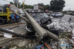 Kecelakaan Mobil Tabrak Tiang Listrik di Bogor, Seluruh Penumpang Selamat