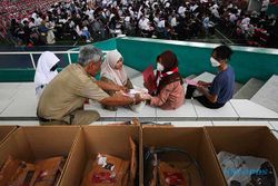 7.000 Pelajar SMA/SMK di Surabaya Terima Seragam dan Sepatu Sekolah Gratis