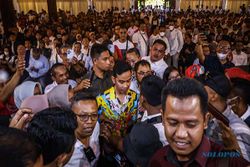 Pererat Soliditas, Gibran Bertemu Seribuan Relawan Jokowi di Solo