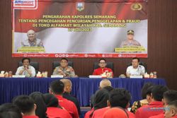 Kapolres Semarang AKBP Achmad Oka Mahendra Beri Pengarahan ke Pegawai Alfamart