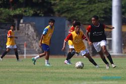 Ratusan Pesepak Bola Muda Ikuti Seleksi Timnas U-17 di Stadion Sriwedari Solo