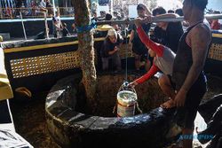 Momen Kemeriahan Warga di Tradisi Bersih Sendang Mbah Meyek Bibis Kulon Solo