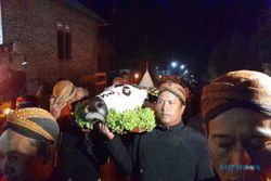 Ramai & Sakral! Ribuan Orang Saksikan Tradisi Sedekah Gunung Merapi di Boyolali