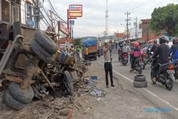 Rem Blong! Truk Muatan Pasir Terguling di Bawen Semarang, Sopir Meninggal Dunia