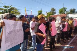 Penanganan Kasus Pungli PTSL Mandek, Seratusan Warga Geruduk Kejari Ponorogo