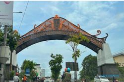 Gapura Batas Kota Dawung, Pintu Gerbang Masuk Solo dari Selatan