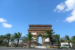 Mengenal Monumen Gumul di Kediri, Bangunan Megah Mirip Arc de Triomphe Prancis