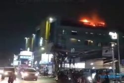 Atap RS Hermina Depok Terbakar, Pasien Dievakuasi ke Halaman Parkir