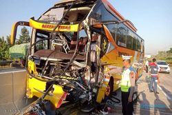 Kronologi Kecelakaan Maut di Tol Batang yang Libatkan Bus Pariwisata dan Truk