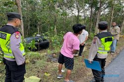 Pengemudi Ngantuk, Mobil yang Ditumpangi 9 Orang Terguling di Gunungkidul