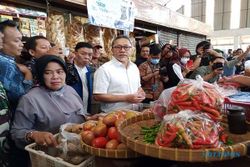 Kunjungi Pasar di Salatiga, Mendag Zulhas Kaget Harga Ayam & Telur Lebih Murah
