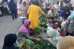 Ibu-Ibu Pilih Belanja ke Bakul Sayur Keliling, Ini Kata Pedagang Pasar Wonogiri