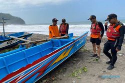 Perahu Nelayan Terbalik di Pantai Pasir Kebumen, 1 Orang Hilang