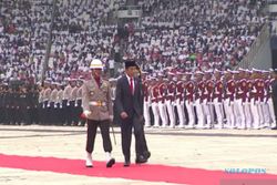 Tak Ingin Rumput GBK Rusak, Alasan Presiden Jokowi Jalan Kaki Periksa Pasukan